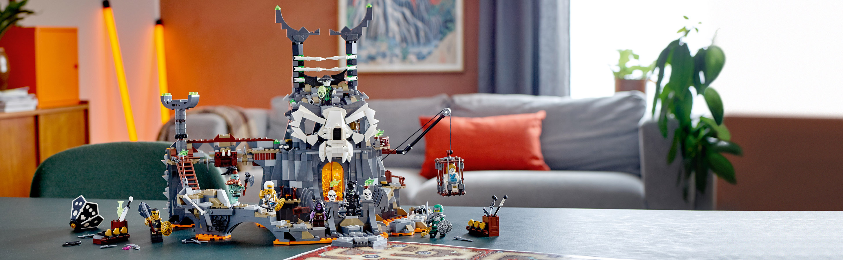 Součástí sady je 8 minifigurek LEGO® NINJAGO®